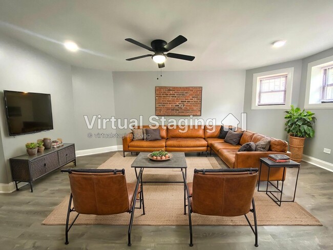 900 W Montrose Ave