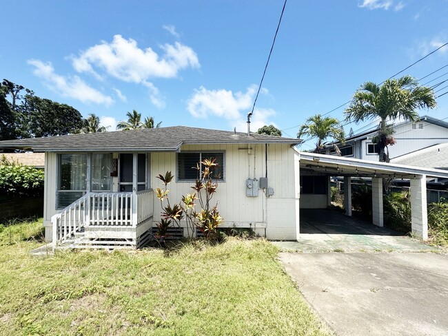property at 608 Maluniu Ave