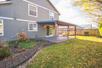 6385 SE Maple St in Hillsboro, OR - Foto de edificio - Building Photo