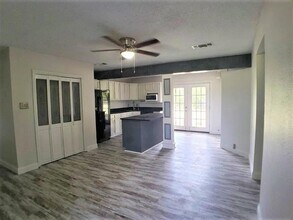 1168 Preston Meadows Rd in Sherman, TX - Foto de edificio - Building Photo