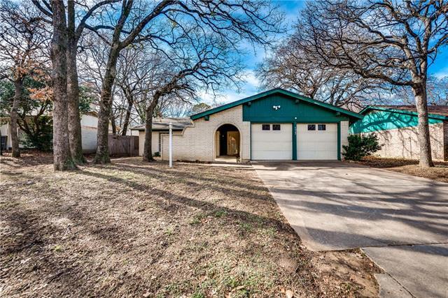 2802 Bent Tree Ln in Arlington, TX - Building Photo