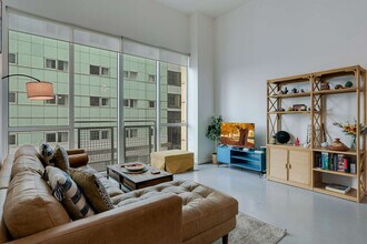 235 NE 2nd St in Miami, FL - Building Photo - Building Photo