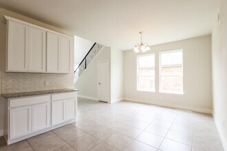 22631 Rosebush Hl Rd in Tomball, TX - Foto de edificio - Building Photo