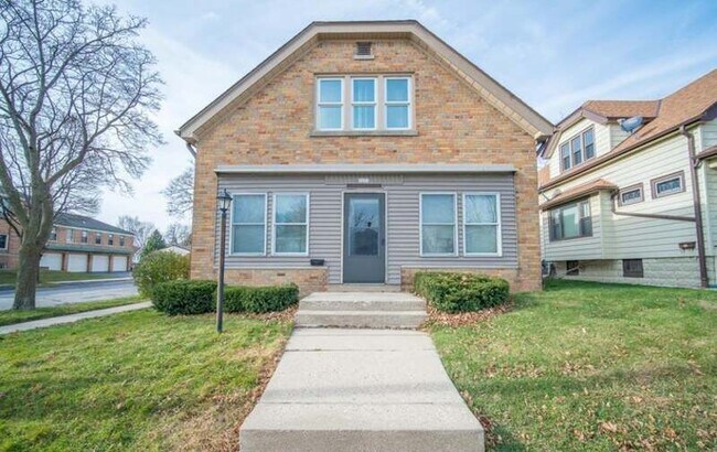 3277 S 10th St in Milwaukee, WI - Building Photo - Building Photo