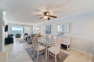 26000 Hickory Blvd in Bonita Springs, FL - Foto de edificio - Building Photo