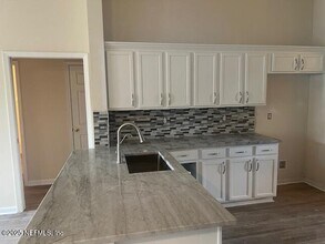 2095 Willesdon Dr E in Jacksonville, FL - Building Photo - Building Photo