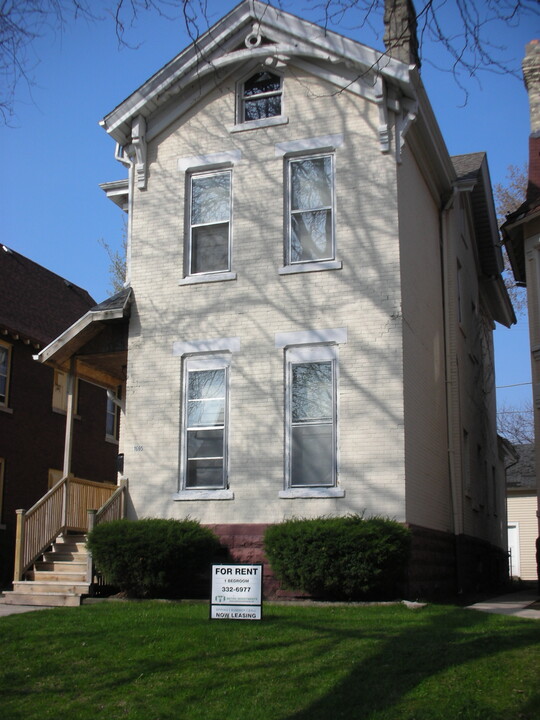 1669 N Humboldt Ave, Unit 1 in Milwaukee, WI - Building Photo