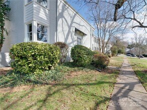 220 Wakefield Dr in Charlotte, NC - Building Photo - Building Photo