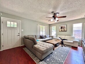 1105 Alegria Rd in Austin, TX - Building Photo - Building Photo