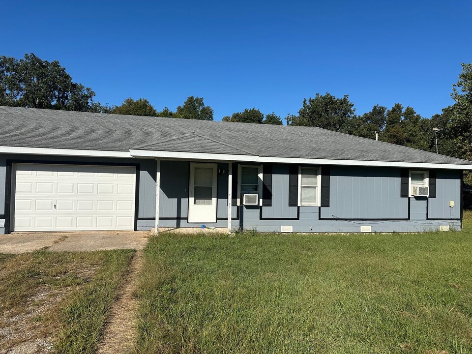 25571 Nugget Dr in Lebanon, MO - Building Photo