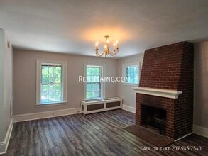 113 Winthrop St in Augusta, ME - Building Photo - Building Photo