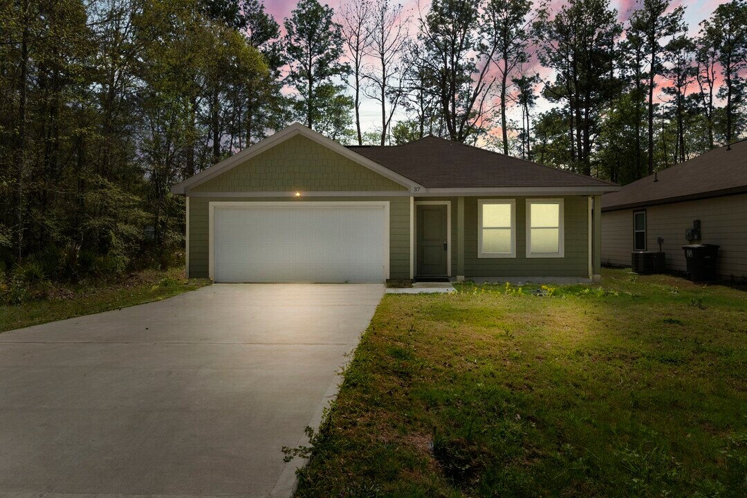 37 Firewood Rd in Huntsville, TX - Building Photo