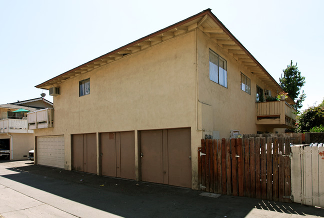 2060 S Jetty Dr in Anaheim, CA - Building Photo - Building Photo