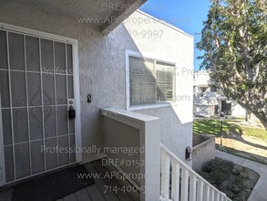 125 W South St in Anaheim, CA - Foto de edificio - Building Photo