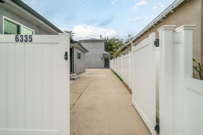 6335 W 82nd St in Los Angeles, CA - Building Photo - Building Photo