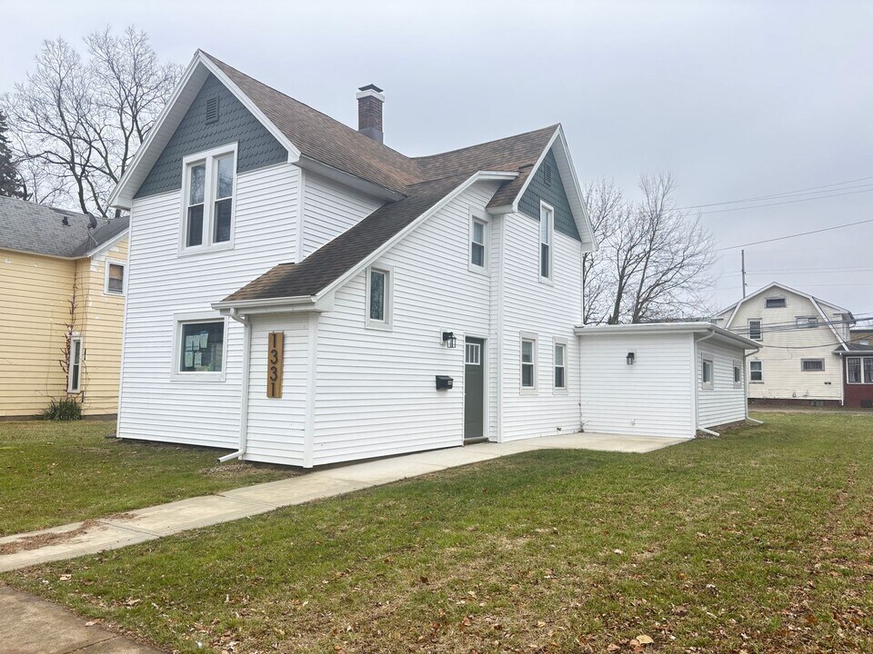 1331 Stophlet St in Fort Wayne, IN - Building Photo