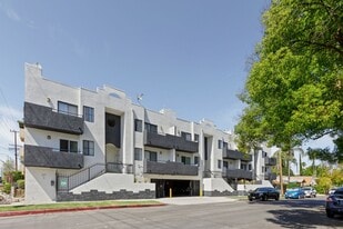 5104 Sepulveda - fully renovated unit in Sherman Oaks, CA - Building Photo