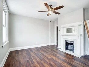 2346 Flora St, Unit 1 in Cincinnati, OH - Foto de edificio - Building Photo