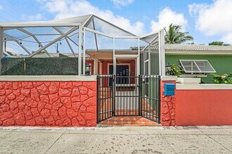 532 N Palmway in Lake Worth Beach, FL - Building Photo - Building Photo