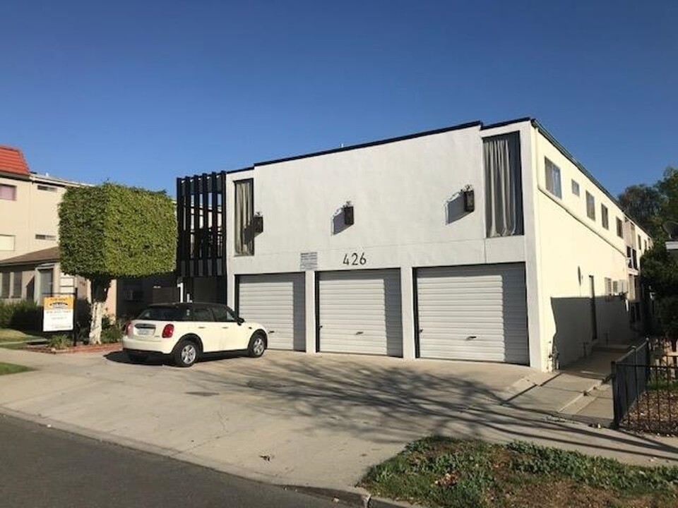 426 East Elmwood in Burbank, CA - Building Photo