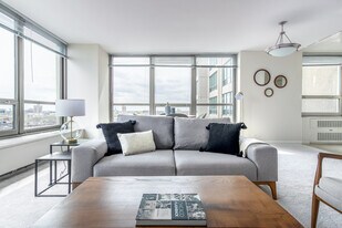 3450 N Lake Shore Dr in Chicago, IL - Building Photo