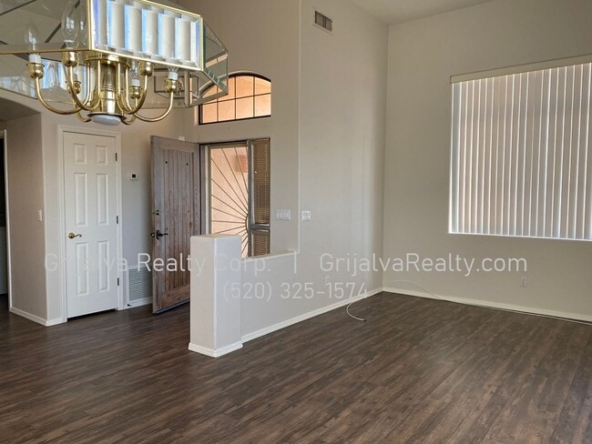 1342 W Hopbush Way in Tucson, AZ - Building Photo - Building Photo