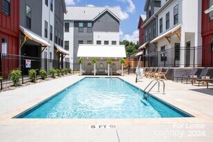 2925 Commonwealth Ave in Charlotte, NC - Building Photo