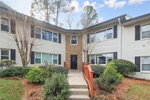 2477 N Decatur Rd in Decatur, GA - Building Photo