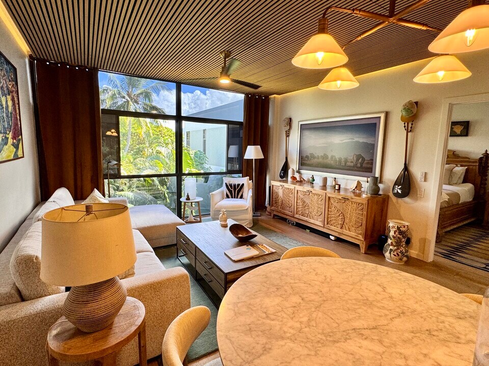1020 Aoloa Pl in Kailua, HI - Building Photo