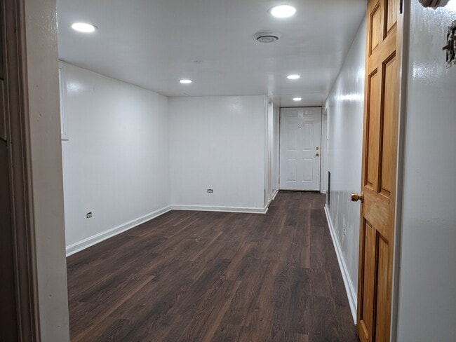 property at 5719 W Giddings St