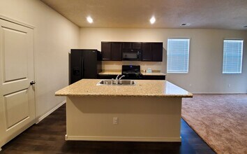 44 Hermanos Loop in Los Lunas, NM - Building Photo - Building Photo