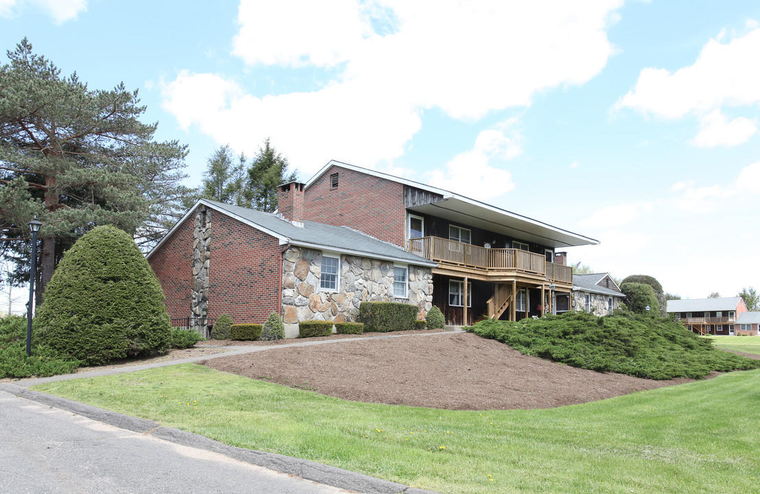 Meadowbrook Apartments in Ellington, CT - Building Photo