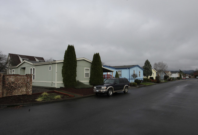 300 S Everest Rd in Newberg, OR - Building Photo - Building Photo