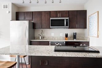 1 W Superior St in Chicago, IL - Building Photo - Building Photo
