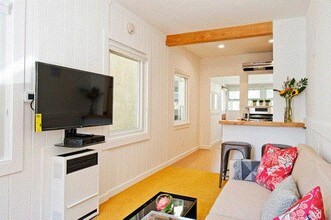 221 43rd St, Unit 221 43rd Street in Manhattan Beach, CA - Building Photo - Building Photo