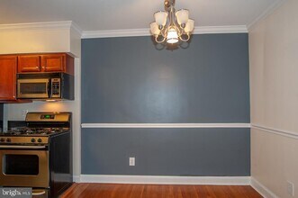 922 S Washington St-Unit -202 in Alexandria, VA - Building Photo - Building Photo
