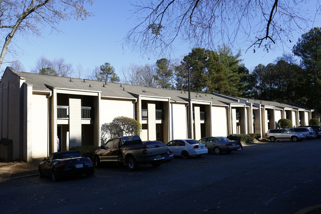 Lake Colony Apartments in Peachtree Corners, GA - Building Photo - Building Photo