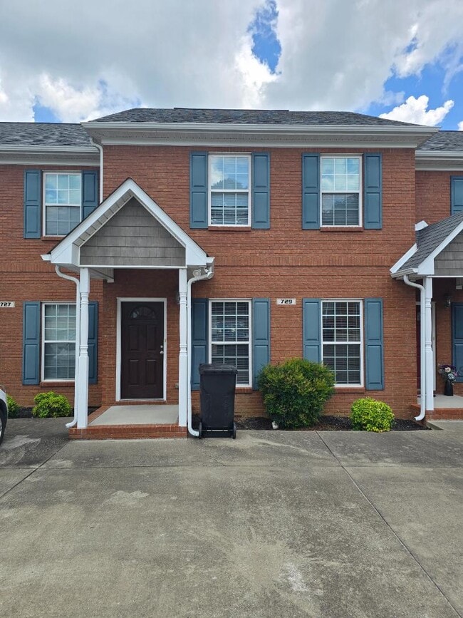property at 729 Cobblestone Dr