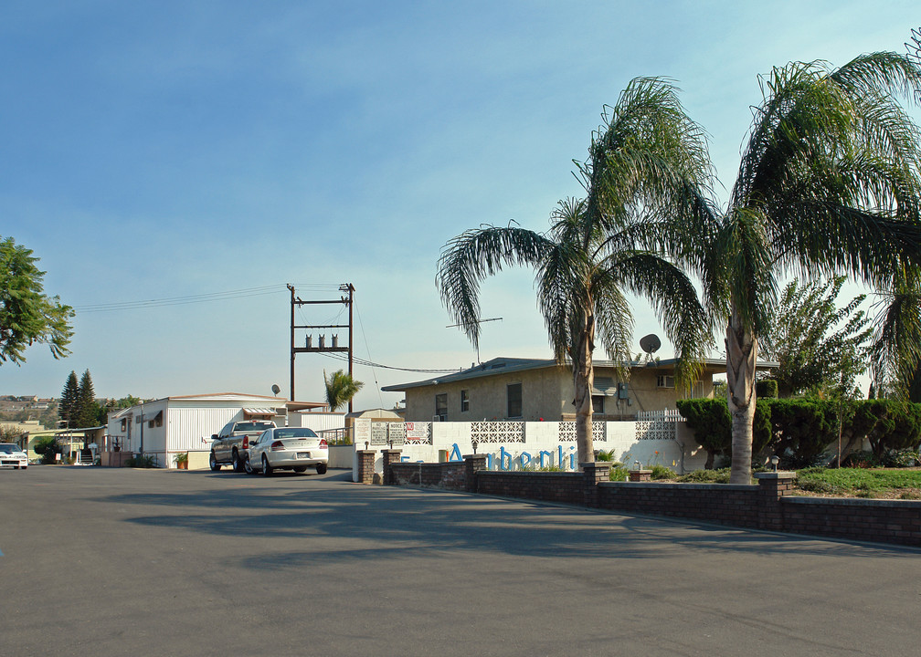 836 Hamner Ave in Corona, CA - Foto de edificio