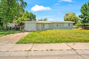 5625 San Vincente Way in North Highlands, CA - Building Photo