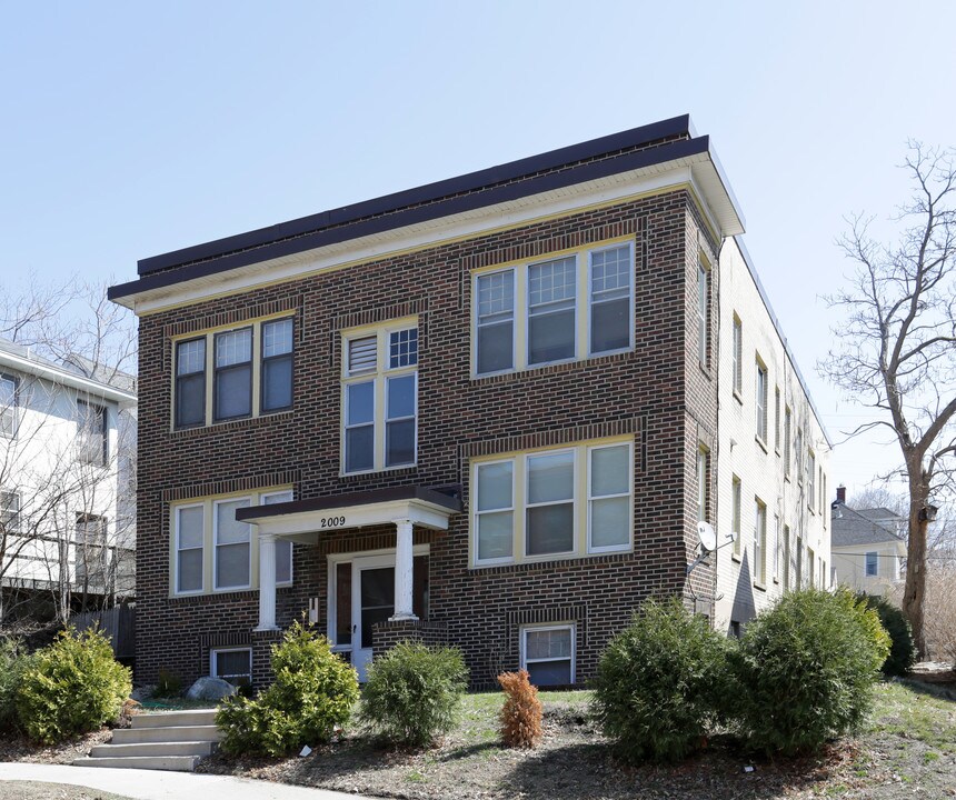 2009 Garfield Ave S in Minneapolis, MN - Building Photo