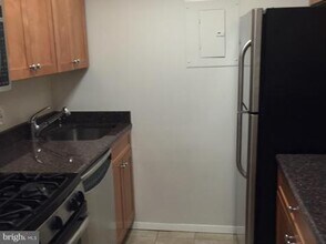 4801 Fairmont Ave in Bethesda, MD - Building Photo - Building Photo