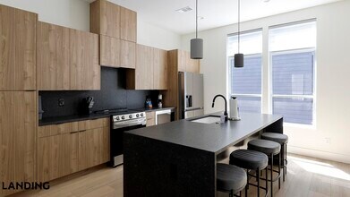 2206 Arroyo Ave, Unit 203 in Dallas, TX - Building Photo - Building Photo