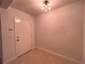 2880 Pine Tree Dr in Miami Beach, FL - Building Photo - Building Photo