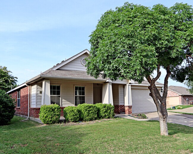 1000 Warbler Ln in Aubrey, TX - Building Photo - Building Photo