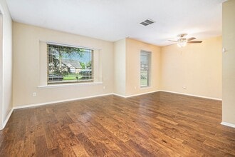 302 Lochnell Dr, Unit 503 #4 in Houston, TX - Building Photo - Building Photo