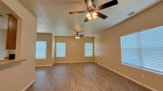 5127 Prosperity Cir in Houston, TX - Building Photo