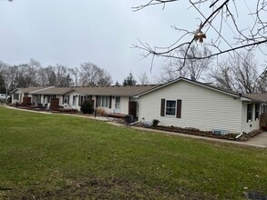 1583 highland park dr, Unit F in Highland, MI - Building Photo - Building Photo