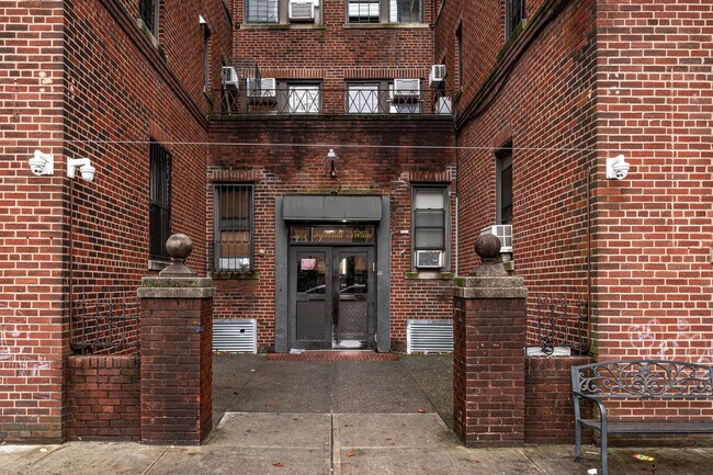 5715 15th Ave in Brooklyn, NY - Foto de edificio - Building Photo