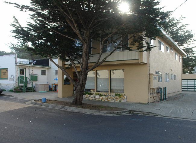 190 Paloma Ave in Pacifica, CA - Building Photo - Building Photo